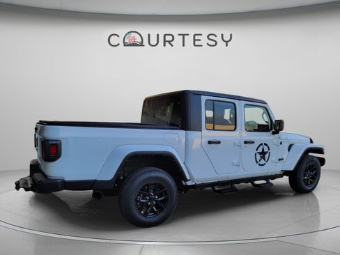 Used 2021 Jeep Gladiator Sport AWD/4WD image 3