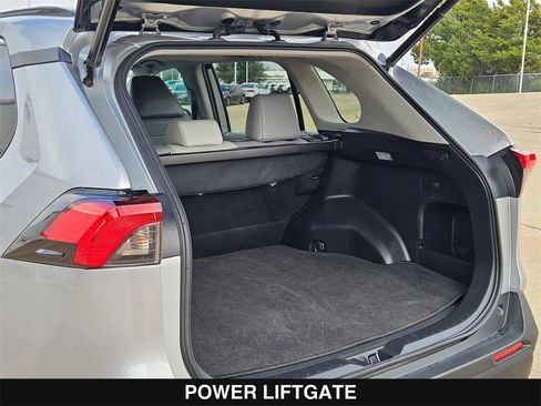 Used 2020 Toyota RAV4 XLE Premium image 33