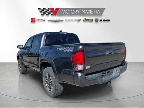 Used 2017 Toyota Tacoma TRD Sport image 2