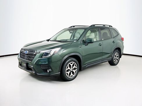 Used 2024 Subaru Forester Premium image 3
