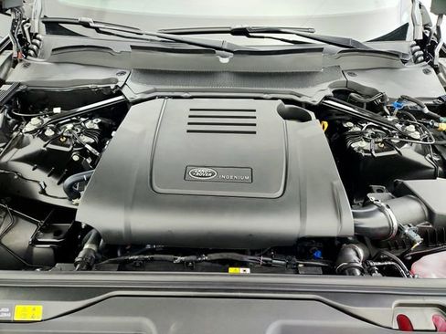 Certified 2024 Land Rover Discovery Dynamic SE image 33