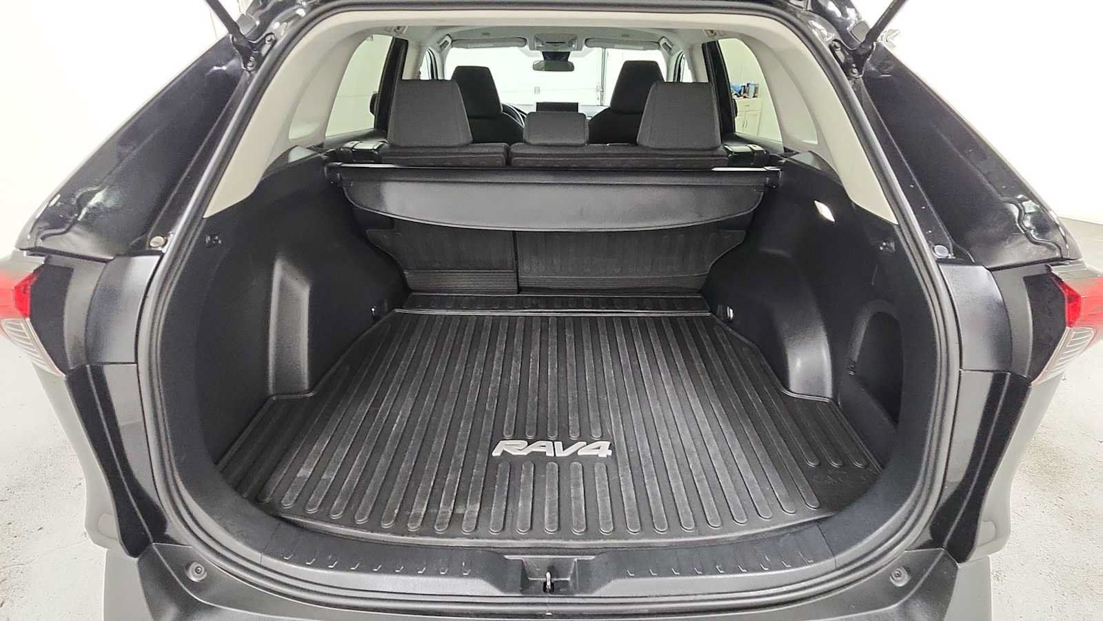 Certified 2024 Toyota RAV4 LE AWD/4WD image 27