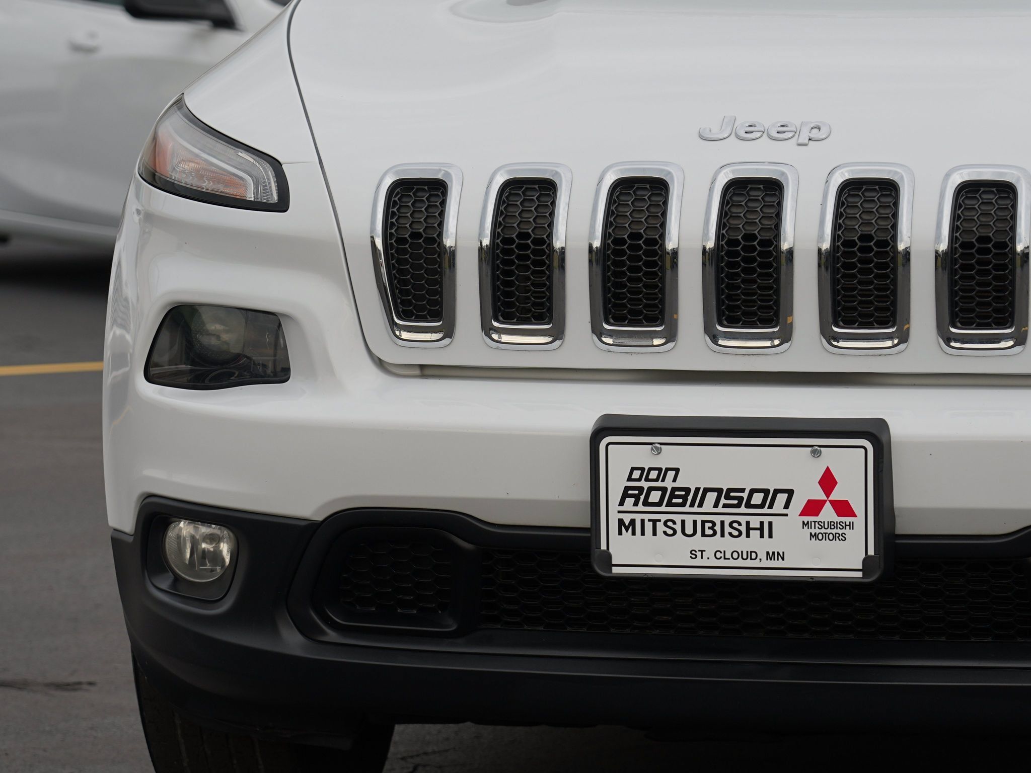 Used 2018 Jeep Cherokee Latitude w/ Safety Group AWD/4WD image 10