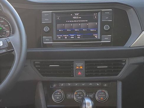 Used 2020 Volkswagen Jetta SE FWD image 14