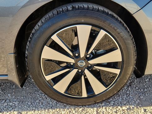 Used 2021 Nissan Altima 2.5 SV w/ SV Premium Package image 7