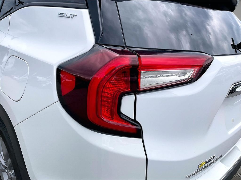 Used 2024 GMC Terrain SLT AWD/4WD image 29