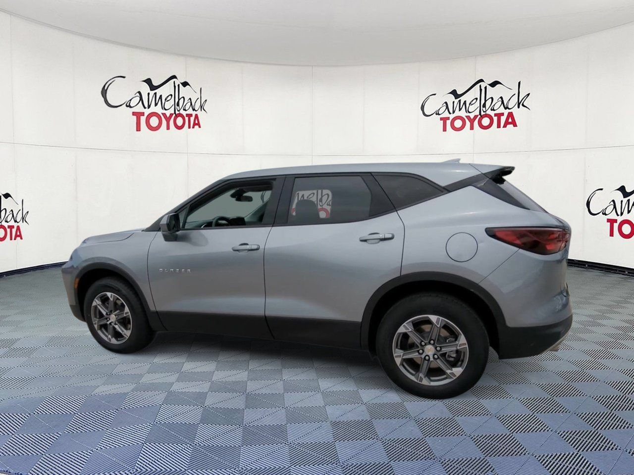 Used 2025 Chevrolet Blazer LT FWD image 6