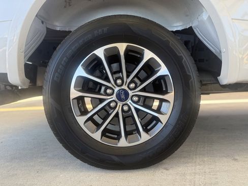 Used 2015 Ford F150 Platinum w/ Equipment Group 701A Luxury image 10