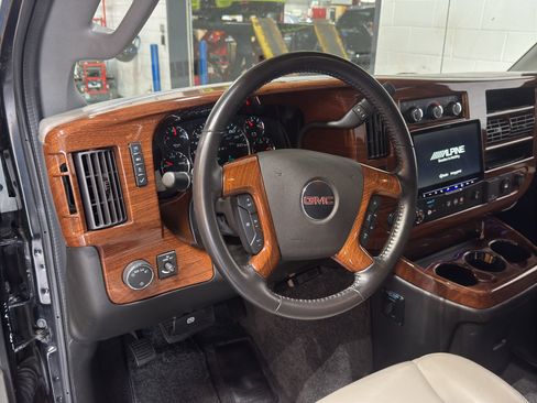 Used 2023 GMC Savana 2500 RWD image 18