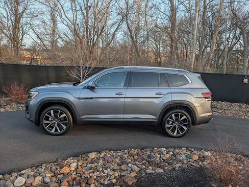 Used 2025 Volkswagen Atlas SEL Premium R-Line image 2