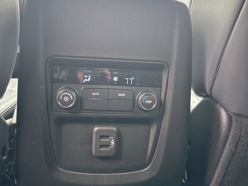 Used 2023 Buick Enclave Essence image 29