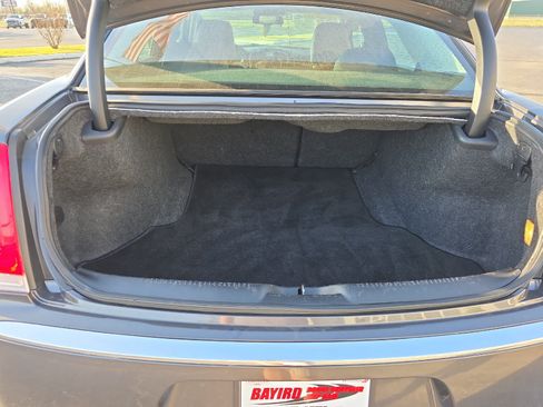 Used 2019 Chrysler 300 Limited RWD image 14