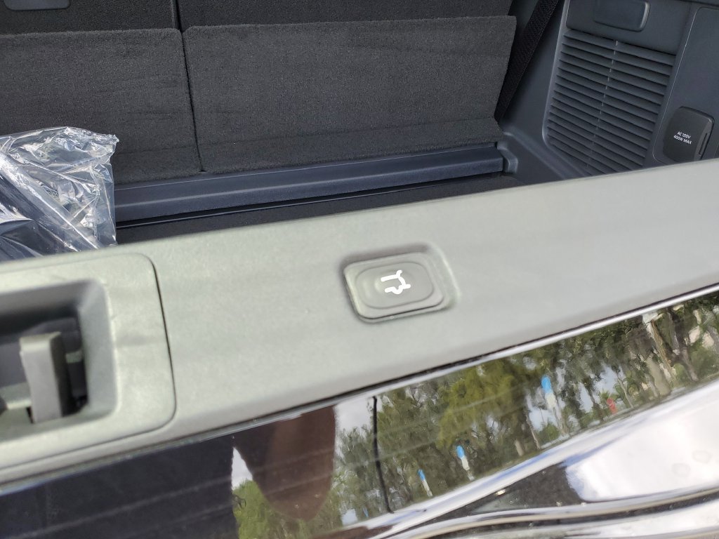 New 2026 Lincoln Navigator Premiere AWD/4WD image 8