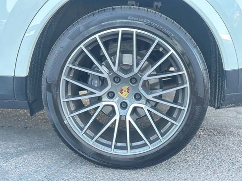 Used 2022 Porsche Cayenne Coupe image 9