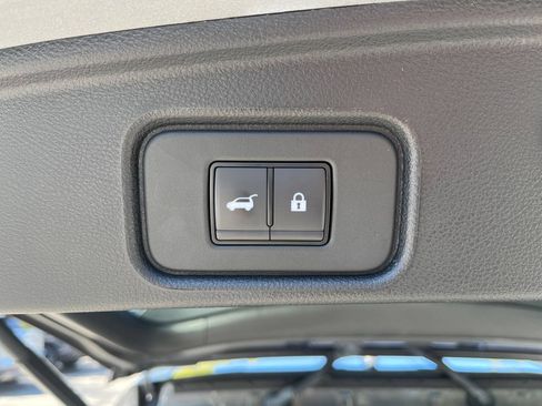 Used 2025 Nissan Pathfinder SV FWD image 22