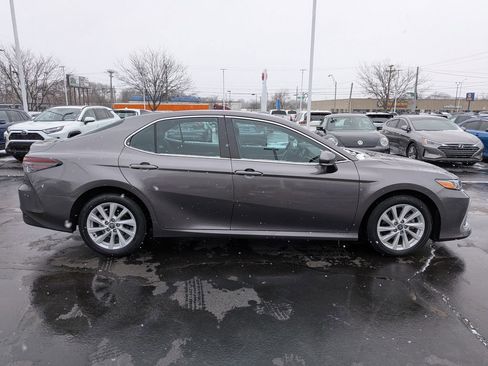 Used 2022 Toyota Camry LE w/ Carpet Mat Package (TMS) image 8