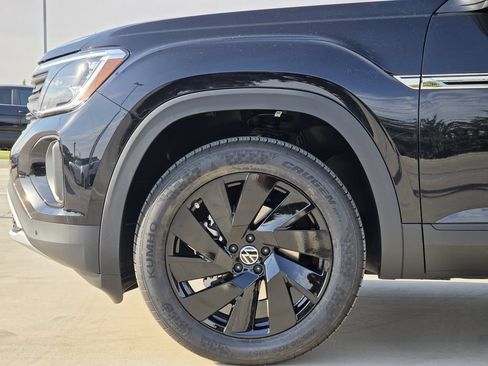 New 2026 Volkswagen Atlas Cross Sport SE FWD image 7