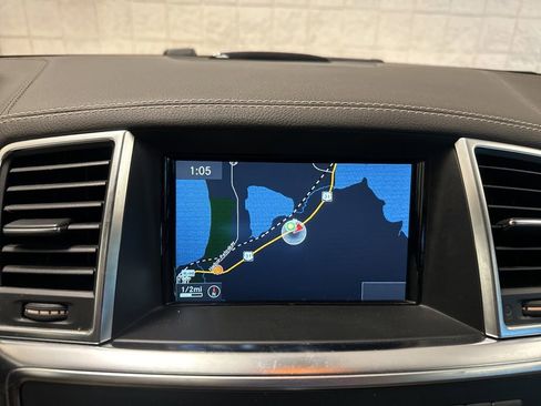 Used 2014 Mercedes-Benz GL 450 4MATIC image 29