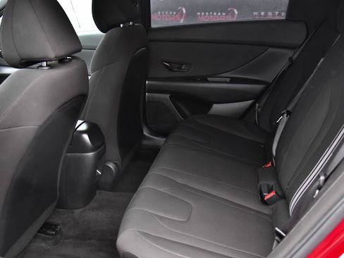 Used 2025 Hyundai Elantra Sport image 31