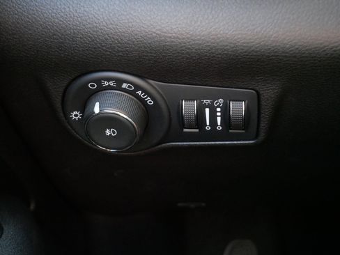 Used 2025 Jeep Compass Trailhawk AWD/4WD image 26