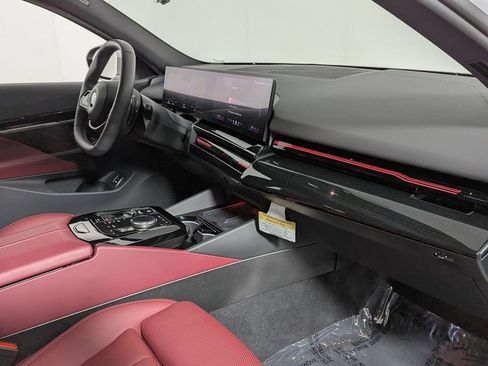 Used 2025 BMW 530i xDrive image 27