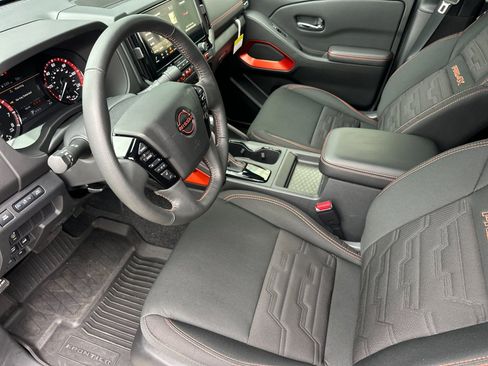 Used 2025 Nissan Frontier PRO-4X image 9