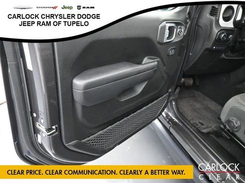 Used 2025 Jeep Wrangler Sport image 12