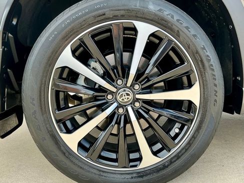 Used 2022 Toyota Highlander XSE image 22