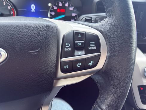 Used 2022 Ford Explorer XLT image 16