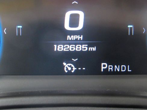 Used 2017 Chevrolet Suburban LT RWD image 5