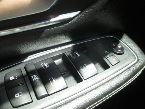 Used 2020 RAM 1500 Laramie AWD/4WD image 27