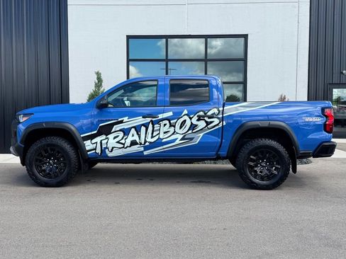 Used 2025 Chevrolet Colorado Trail Boss AWD/4WD image 2
