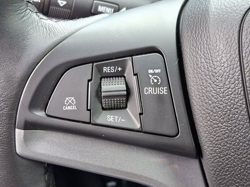 Used 2022 Chevrolet Trax LT w/ LT Convenience Package image 21