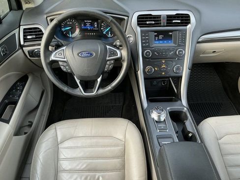 Used 2017 Ford Fusion SE image 16