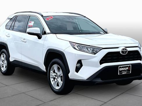 Used 2021 Toyota RAV4 XLE w/ Carpet Mat Package (TMS) FWD image 2