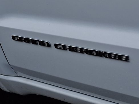 Used 2017 Jeep Grand Cherokee Overland AWD/4WD image 30