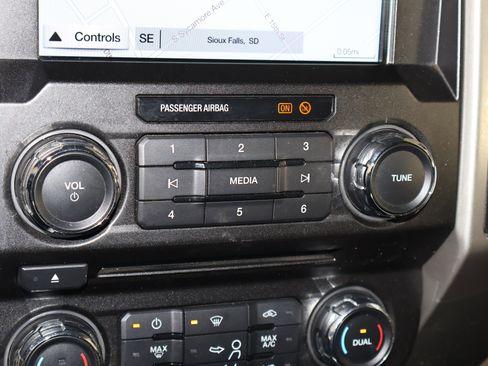 Used 2017 Ford F250 Lariat w/ Lariat Value Package image 39