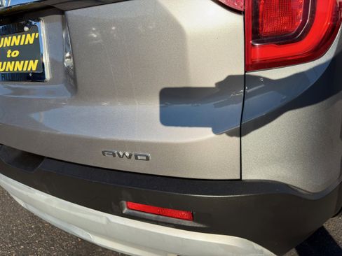 Used 2023 GMC Acadia SLT image 43