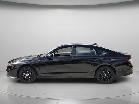 Used 2025 Honda Accord SE image 4