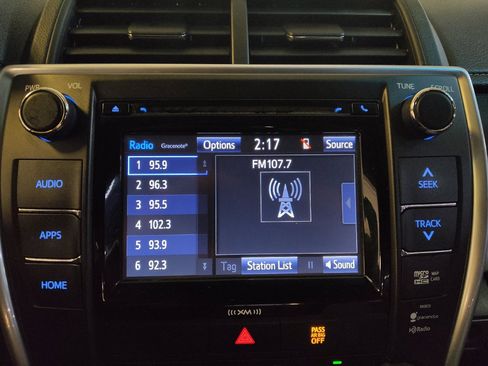 Used 2016 Toyota Camry SE w/ Moonroof Package FWD image 25