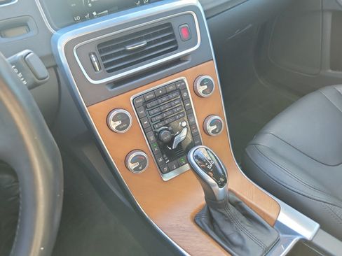 Used 2016 Volvo S60 T5 Inscription Platinum FWD image 31