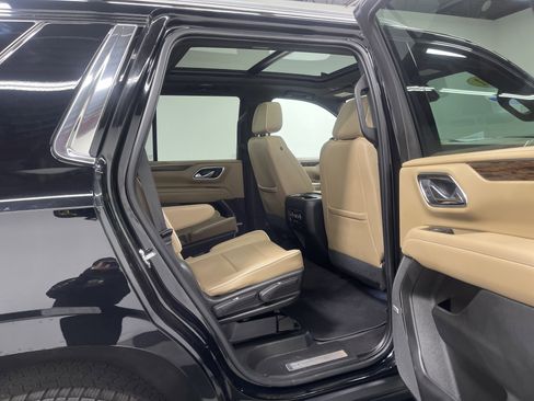 Used 2021 Chevrolet Tahoe Premier w/ Premium Package image 21