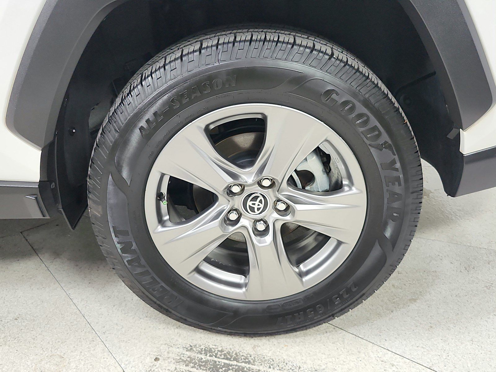 Used 2023 Toyota RAV4 LE AWD/4WD image 43