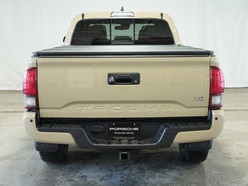 Used 2019 Toyota Tacoma TRD Off-Road w/ Technology Package image 10