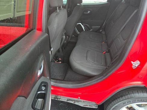 Used 2018 Jeep Renegade Latitude image 16