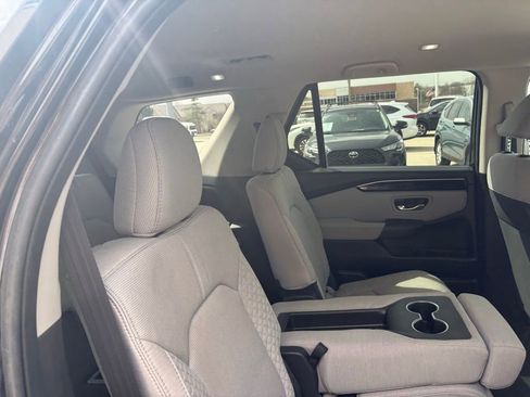 Used 2023 Honda Pilot LX image 28