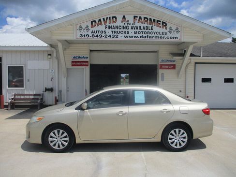 Used 2013 Toyota Corolla LE FWD image 12