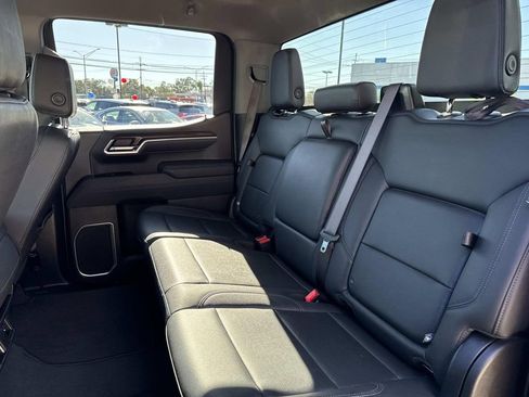 Certified 2025 GMC Sierra 1500 SLT image 16