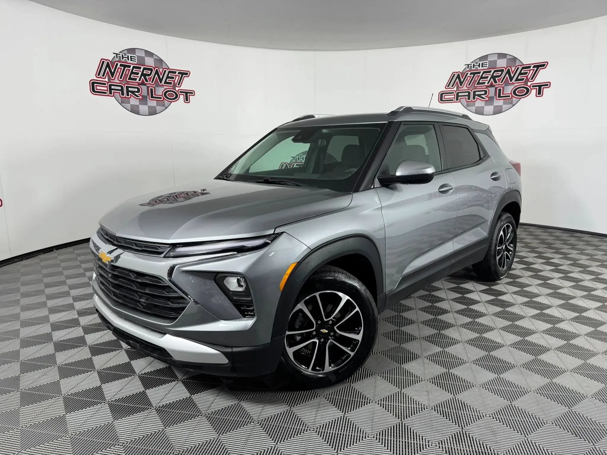 Used 2025 Chevrolet TrailBlazer LT FWD image 1
