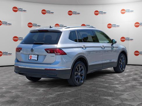 Used 2024 Volkswagen Tiguan SE w/ Panoramic Sunroof Package AWD/4WD image 5